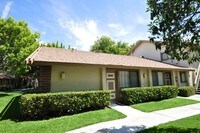 Building Photo - Foxwood Furnished Apartamentos in San Diego, California