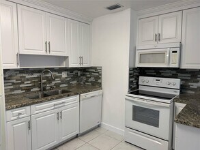 15332 SW 80th Ln in Miami, FL - Building Photo - Building Photo