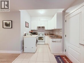 4505 Neville St in Burnaby, BC - Building Photo - Building Photo