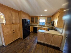 571 Village Ln in Jonesboro, GA - Building Photo - Building Photo