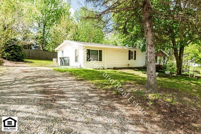 1214 Garden St in Kendallville, IN - Building Photo - Building Photo