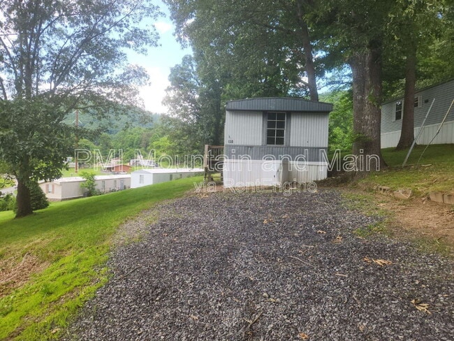 120 Gamblers Run in Asheville, NC - Building Photo - Building Photo