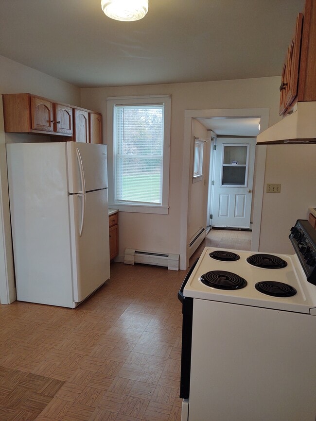 330 Lake Rd in St. Albans, VT - Building Photo - Building Photo