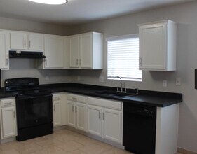 16608 N 113th Dr in Surprise, AZ - Foto de edificio - Building Photo