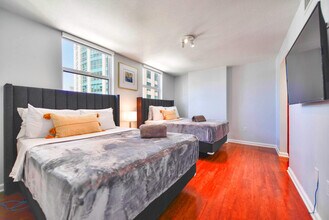 1200 Brickell Bay Dr in Miami, FL - Building Photo - Building Photo