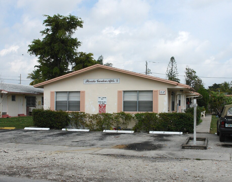 1917-1927 Grant St in Hollywood, FL - Building Photo