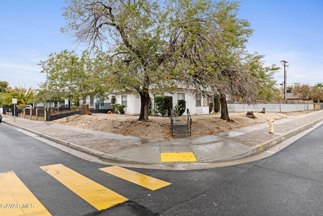 45104 Date in Lancaster, CA - Building Photo - Building Photo