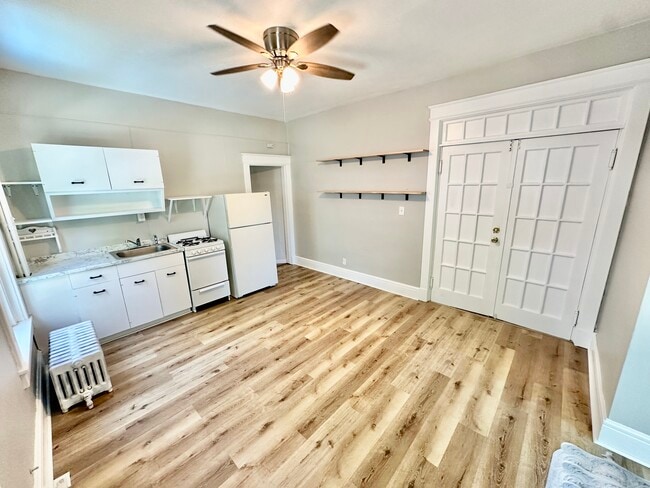 property at 208 S 9th St