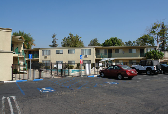 Jamacha Apartments in El Cajon, CA - Foto de edificio - Building Photo