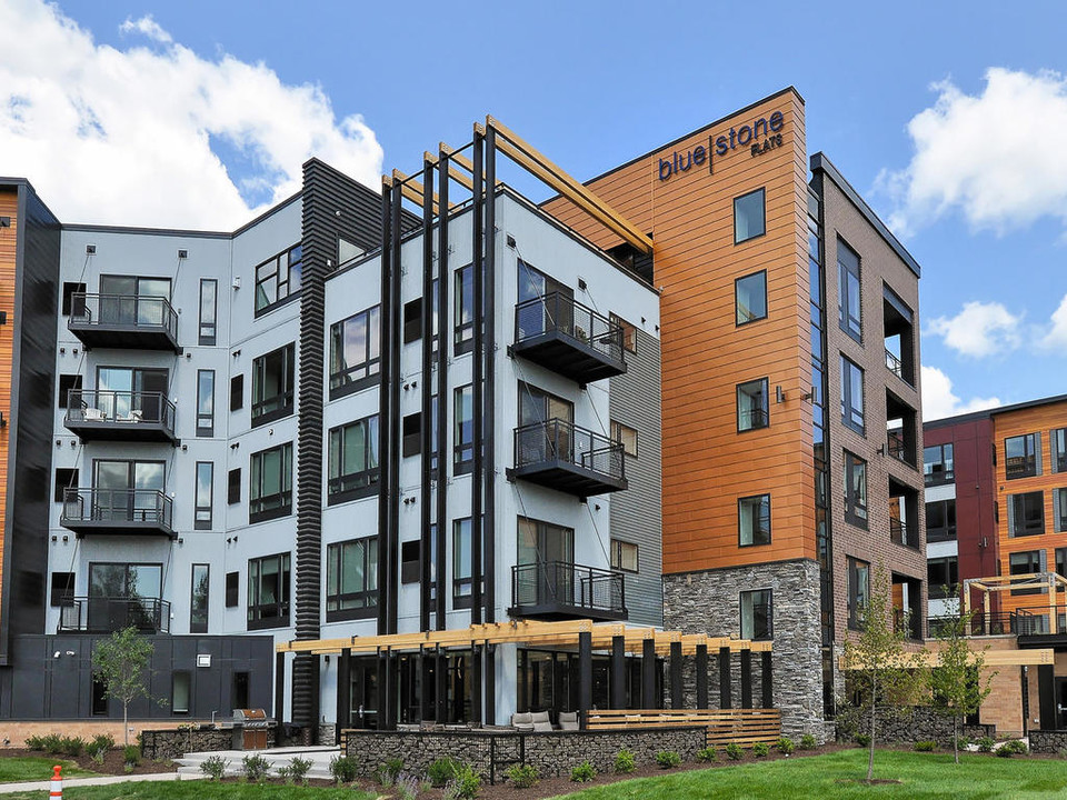 Bluestone Flats in Duluth, MN - Foto de edificio