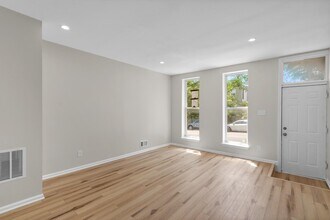 2532 E Fayette St in Baltimore, MD - Building Photo - Building Photo