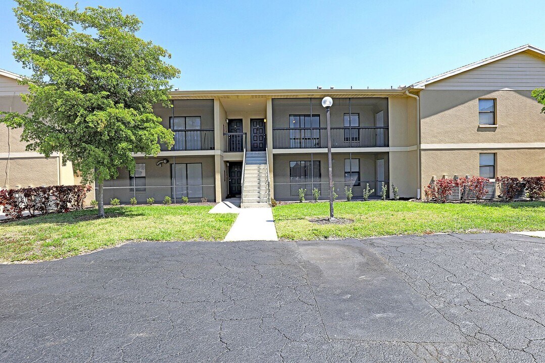 5311 Summerlin Rd in Ft. Myers, FL - Building Photo