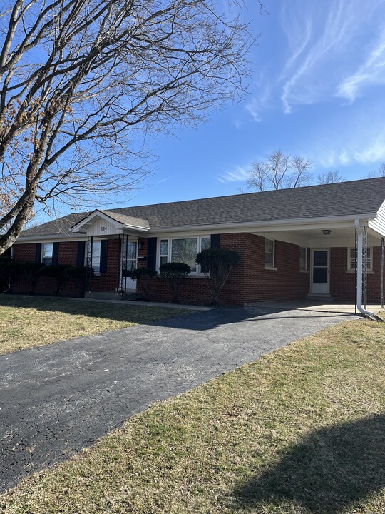 124 Vanderbilt Dr in Lexington, KY - Building Photo