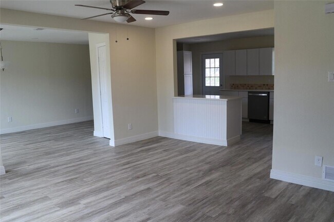 1102 Lorrie Dr, Unit Apt 407 in Richardson, TX - Building Photo - Building Photo
