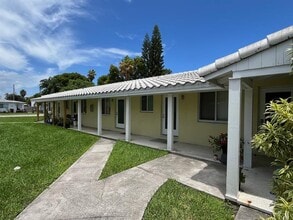 1712 Fletcher St in Hollywood, FL - Foto de edificio - Building Photo