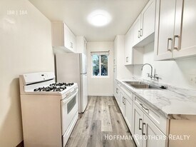 8140 W 83rd St in Los Angeles, CA - Building Photo