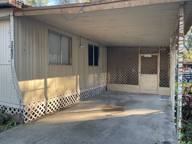3313 Pine Needle Dr in Ruskin, FL - Foto de edificio - Building Photo