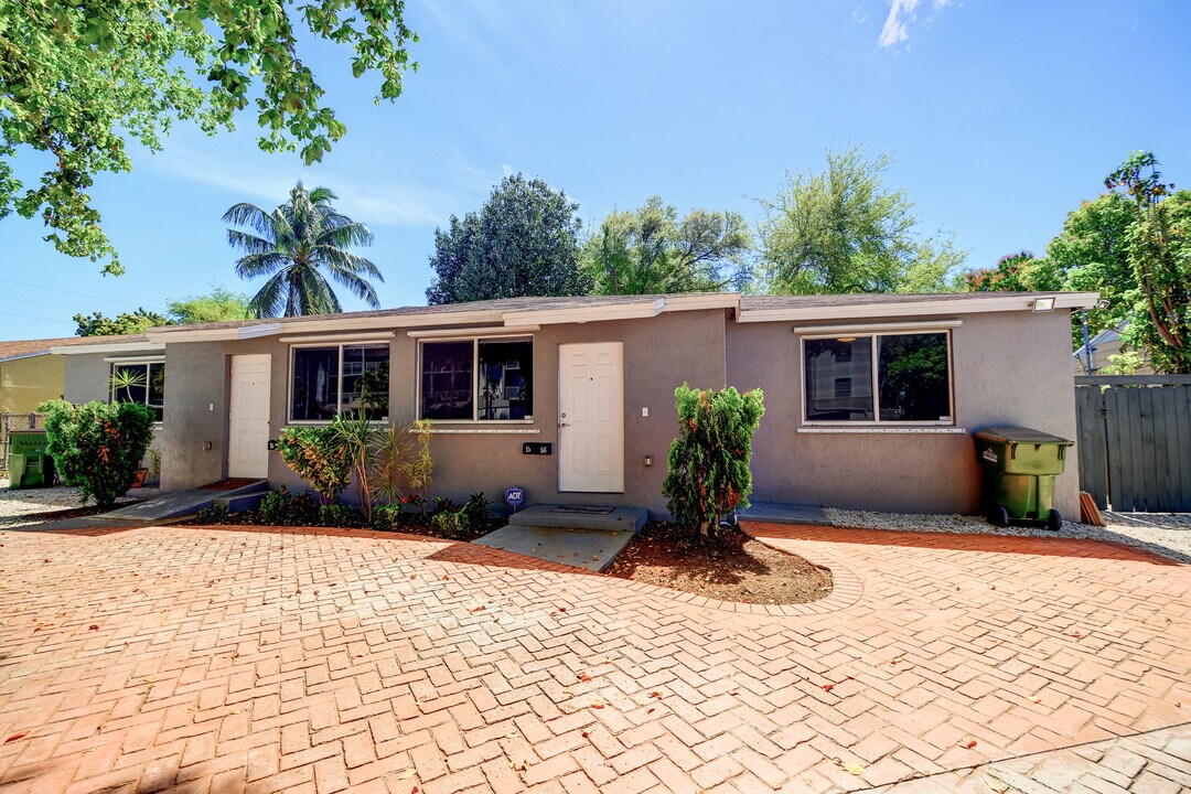 1556 NE 135th St, Unit 2 in North Miami, FL - Foto de edificio