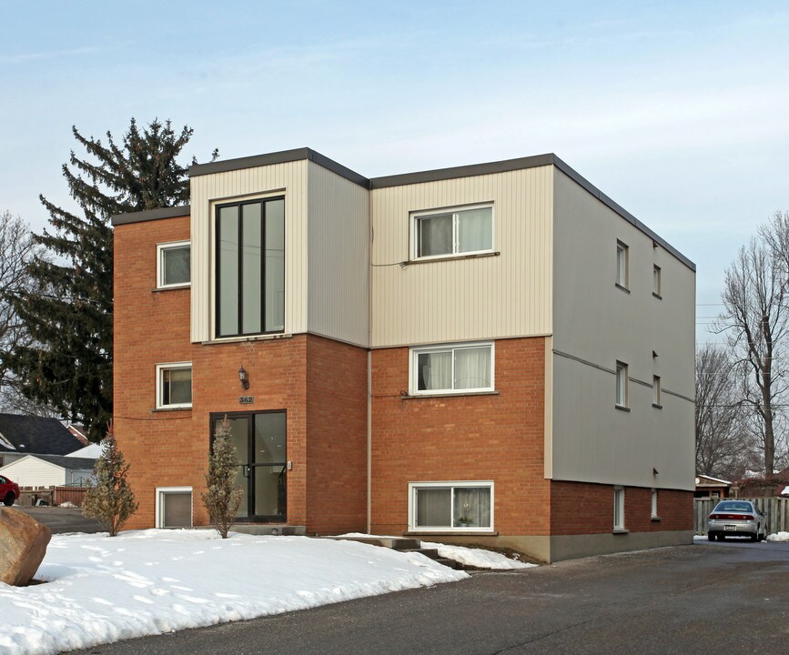 362 Elgin Ct in Oshawa, ON - Building Photo