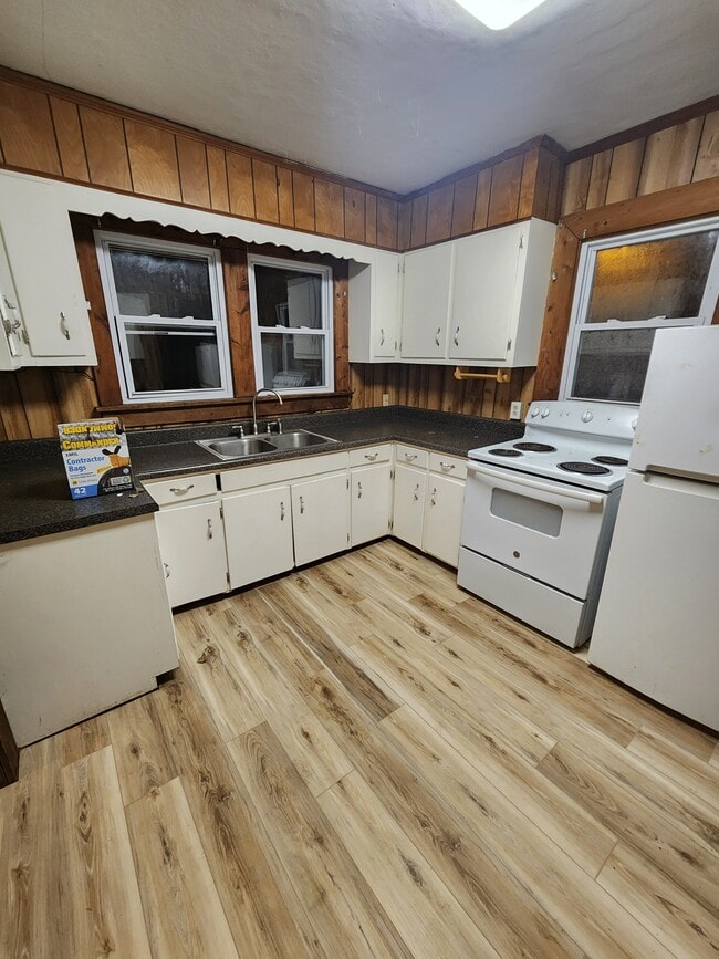 717 Fourth St NE in Pulaski, VA - Building Photo - Building Photo