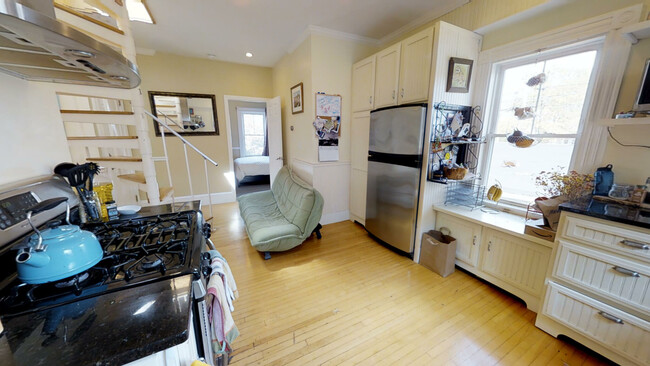 8 Claremon St, Unit #2 in Somerville, MA - Building Photo - Building Photo