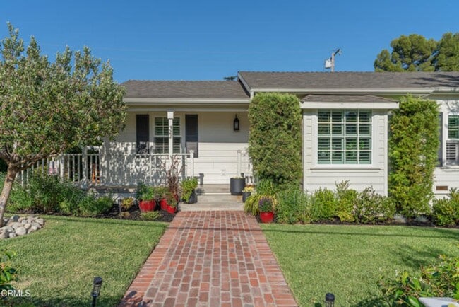 property at 322 N Mayflower Ave