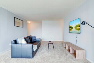 2111 Richmond Hwy in Arlington, VA - Building Photo - Building Photo