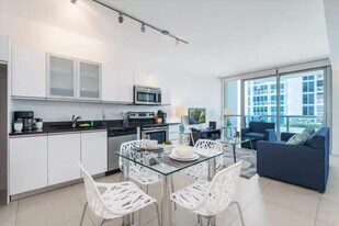6551 Collins Ave in Miami Beach, FL - Building Photo