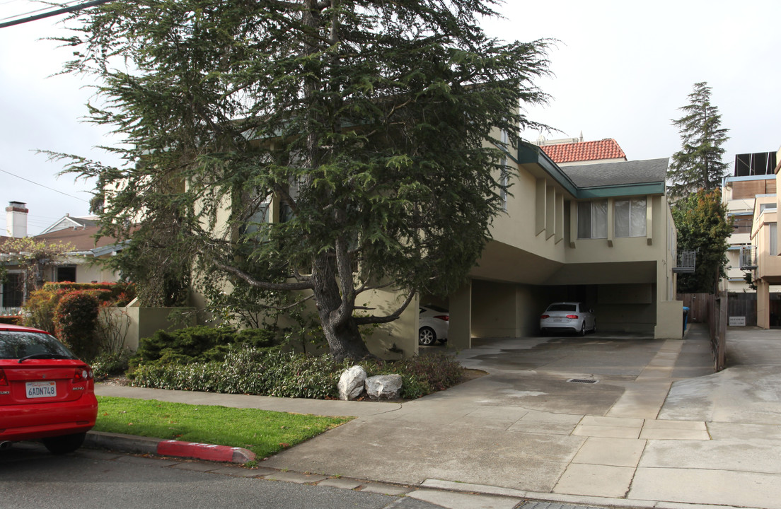 1229 Capuchino Ave in Burlingame, CA - Building Photo