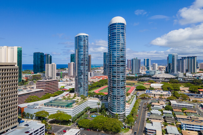 Moana Pacific in Honolulu, HI - Building Photo - Building Photo