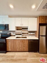 252 N Hoover St in Los Angeles, CA - Building Photo - Building Photo