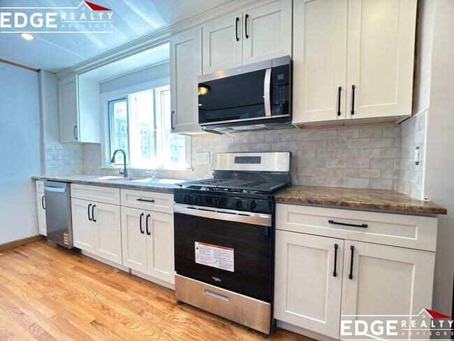 82 Beechcroft St, Unit 1 in Boston, MA - Building Photo - Building Photo