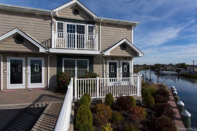 60 Front St in East Rockaway, NY - Foto de edificio - Building Photo