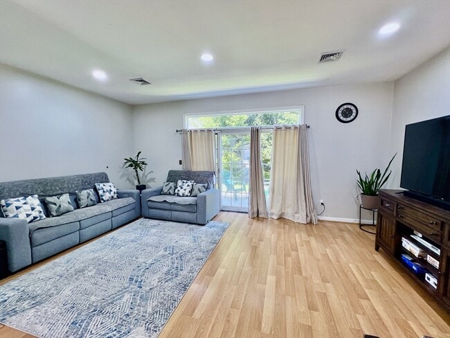 42 Evergreen Cir in Canton, MA - Building Photo - Building Photo