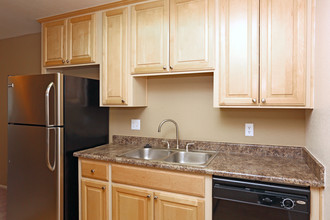 Willow Grove Apartments in Modesto, CA - Building Photo - Interior Photo