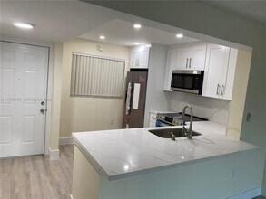 10985 SW 107th St in Miami, FL - Building Photo - Building Photo