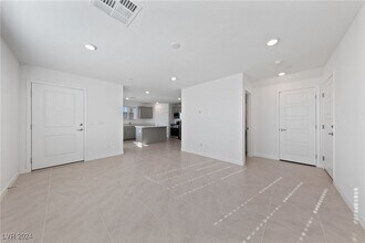 3541 Arcadian Sea St in Las Vegas, NV - Foto de edificio - Building Photo