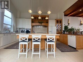 251-6 6th St W in North Vancouver, BC - Building Photo - Building Photo