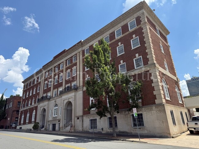 property at 315 N Spruce St