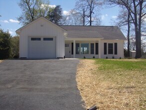 3830 Yorkshire Pl in Hopewell, VA - Building Photo - Building Photo