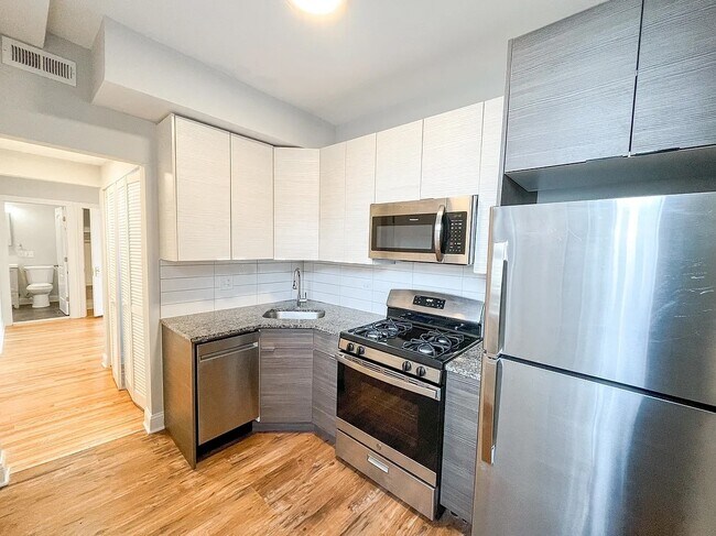 3319 N Karlov Ave in Chicago, IL - Building Photo - Building Photo
