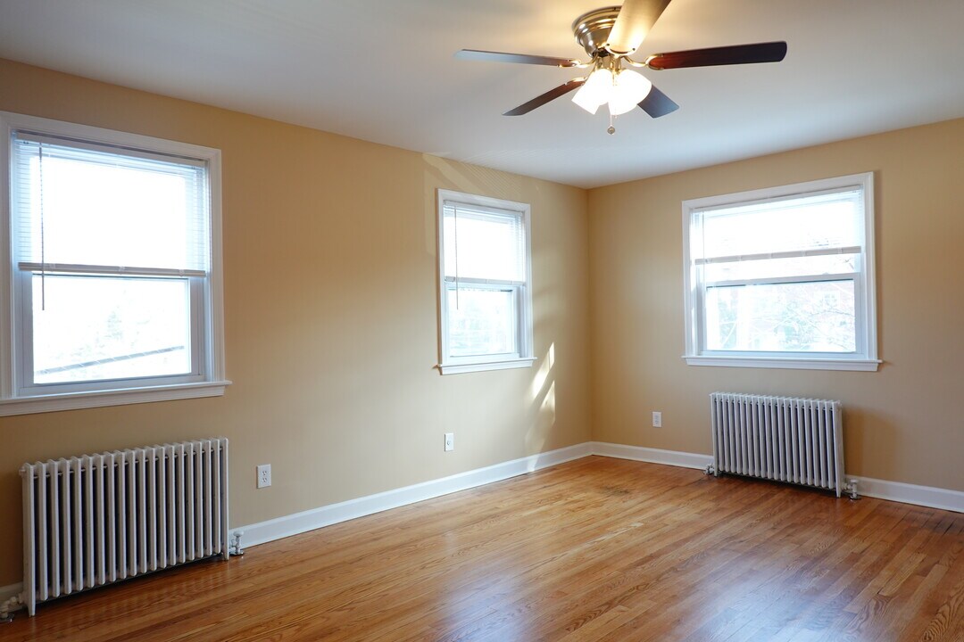 8802 Plymouth St in Silver Spring, MD - Foto de edificio