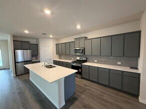 2051 Liberty Crossing Ave in Royse City, TX - Foto de edificio - Building Photo