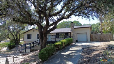 103 Crestview Dr in Canyon Lake, TX - Building Photo - Building Photo
