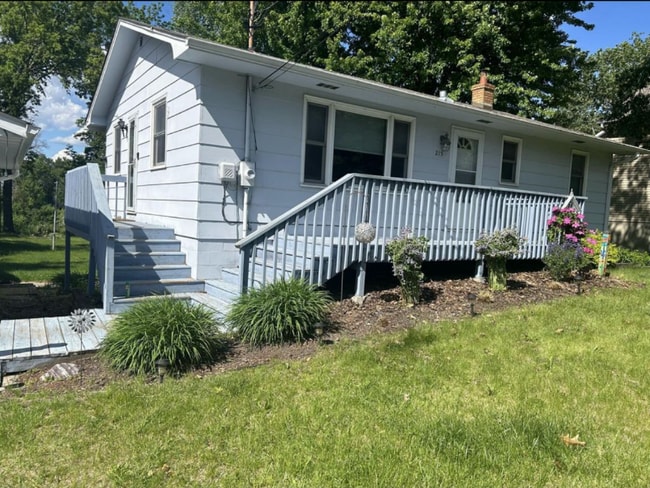 215 Sherwood Rd in Shoreview, MN - Building Photo - Building Photo