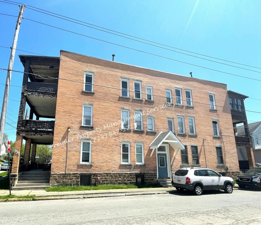 331 W North St in Butler, PA - Building Photo
