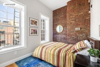 558 Driggs Ave in Brooklyn, NY - Foto de edificio - Building Photo