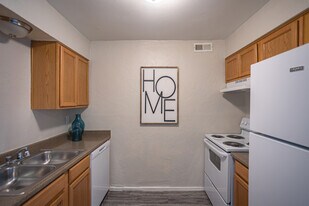 Highland Park in Oklahoma City, OK - Building Photo