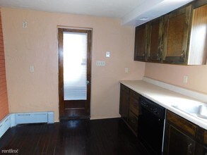 220 Greydon Ave-Unit -Unit 1 in Mckees Rocks, PA - Building Photo - Building Photo
