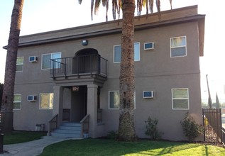 Calaveras Apartments in Fresno, CA - Building Photo - Building Photo